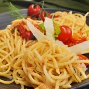 Spaghetti mit Thunfisch und Tomaten