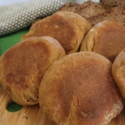 Frische Pfannenbrötchen